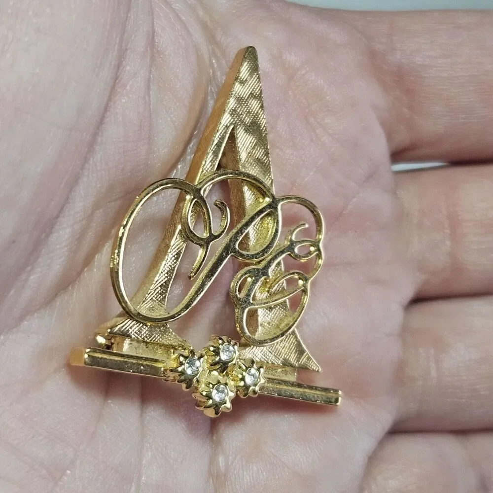 Avon gold tone presidential club honor brooch